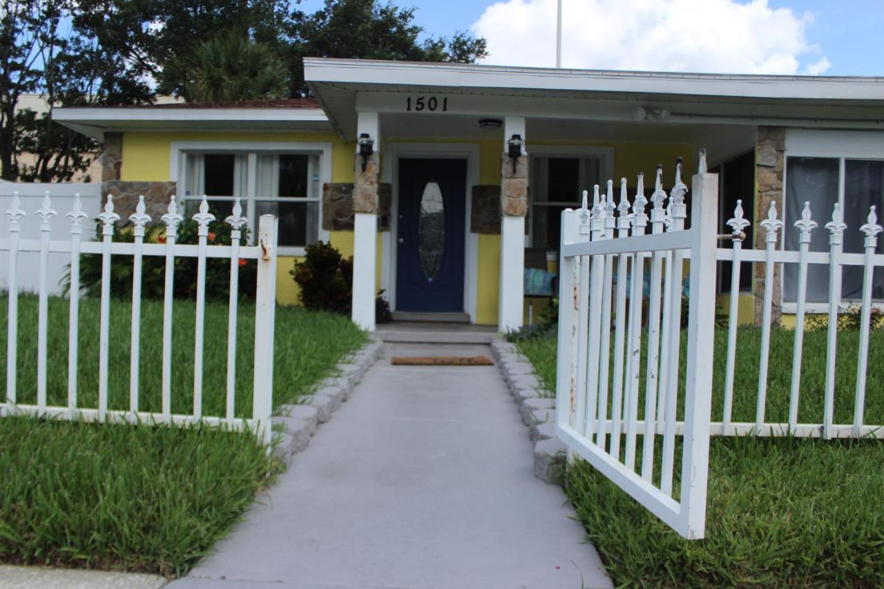 Traditional Cozy Historic Tampa Home Exterior foto
